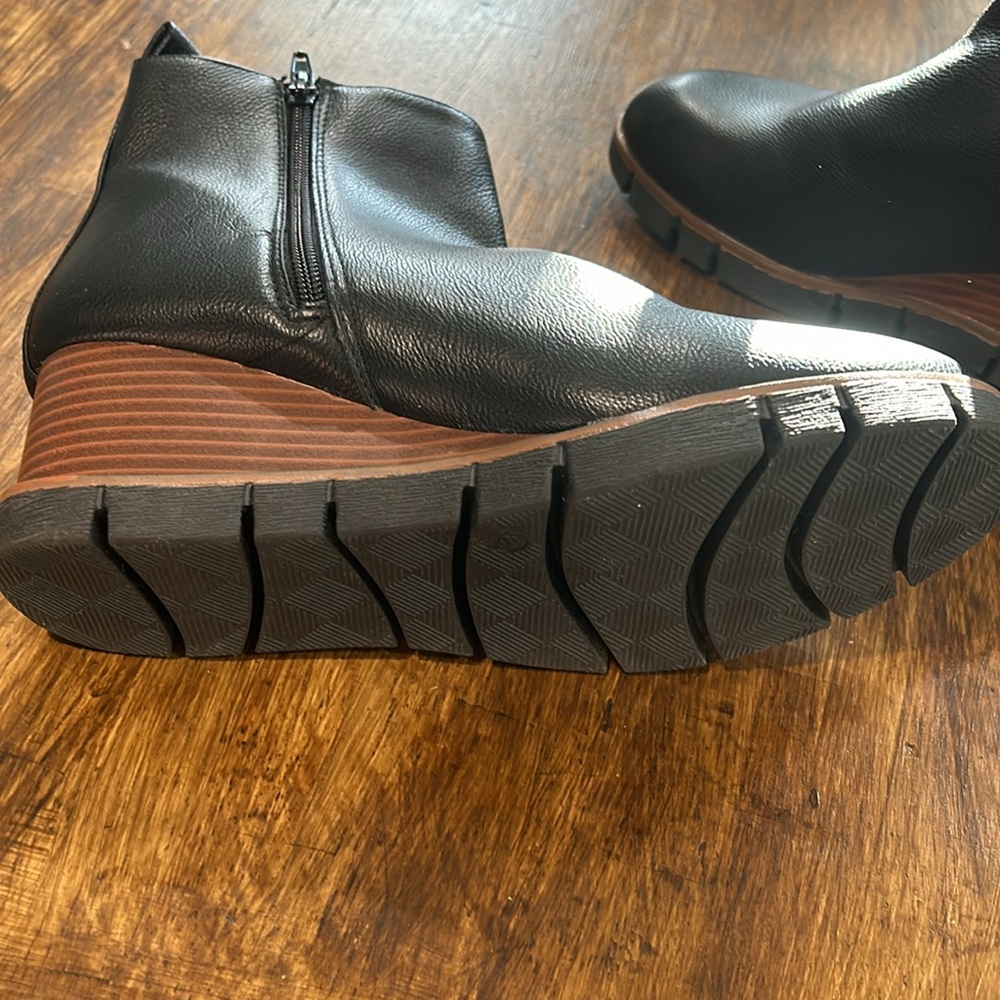 NWOT Diba  boots